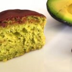 Inove na cozinha e surpreenda-se com essa receita de bolo de abacate