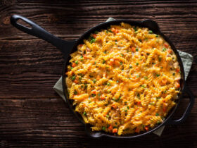 Prepare um macarrão rápido, prático e delicioso na frigideira