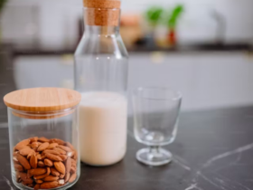 How to Make Easy Homemade Almond Milk and Save Money 12 Saiba como fazer um leite de amêndoas caseiro e economize
