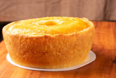 Saiba como preparar um bolo de fubá tradicional, com gostinho de fazenda