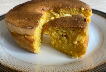 Saiba como preparar um bolo de milho super cremoso na air fryer