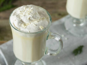 You’ll Wonder Why You Haven’t Tried This White Hot Chocolate Before 6 Você vai se perguntar o motivo de nunca ter feito chocolate quente branco antes, experimente essa receita