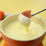 A receita de fondue de queijo mais deliciosa que você já viu, sucesso garantido