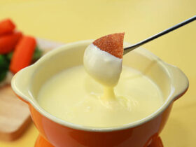 A receita de fondue de queijo mais deliciosa que você já viu, sucesso garantido 6 A receita de fondue de queijo mais deliciosa que você já viu, sucesso garantido
