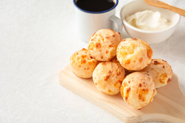 The Easiest Brazilian Cheese Bread (Pão de Queijo) Recipe 1 A receita de pão de queijo mais fácil do mundo