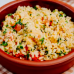 Arroz feito na panela de pressão, diferente e prático. Experimente