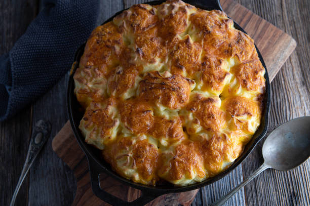 Brazilian Cheese Bread Bundt Cake: A Savory Giant Twist 1 Bolo pão de queijo. Um saboroso pão de queijo gigante