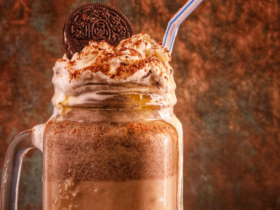 Creamy Oreo Hot Chocolate: Irresistible & Cozy Recipe 12 Chocolate quente de oreo. Irresistível e delicioso