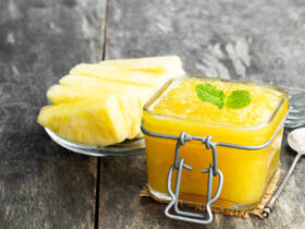 Gelatina de abacaxi em pedaços, uma ótima opção de sobremesa para o dia das mães