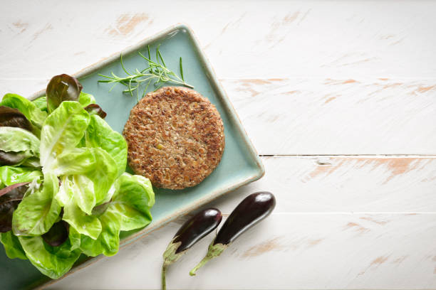 Flavorful Eggplant Burger: You’ll Be Amazed! 1 Hambúrguer de beringela. Você vai se surpreender com o sabor