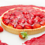 Prepare-se para a sobremesa mais glamurosa: Torta espelhada de morango