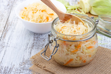 Easy Homemade Sauerkraut Recipe: Fool-Proof Guide 1 Receita infalível de chucrute caseiro, mais fácil você não vai encontrar