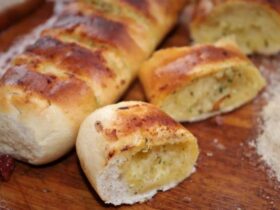 How to Make Homemade Garlic Bread to Impress Your Guests 12 Saiba como preparar um pão de alho caseiro e surpreenda suas visitas