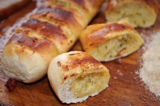How to Make Homemade Garlic Bread to Impress Your Guests 1 Saiba como preparar um pão de alho caseiro e surpreenda suas visitas