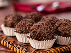Irresistible Nutella Brigadeiros Recipe 12 Brigadeiro de Nutella, já sabe que não dá para resistir. Experimente!