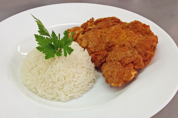 Coconut-Crusted Pork Loin: A Flavor Explosion 1 Lombo suíno à milanesa com coco. Explosão de sabores