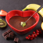 Fondue de chocolate em casa. Saiba como preparar essa delícia