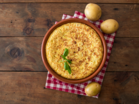 Easy Potato Omelet: A Comforting Dish for Anytime 6 Omelete de batata, um prato para saborear a qualquer hora
