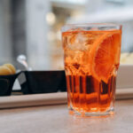 Todo mundo vai te pedir a receita desse licor de laranja caseiro