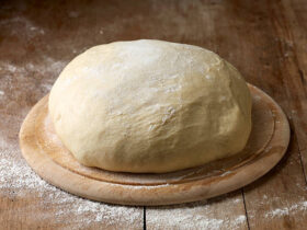 Easy Whole Wheat Dough Recipe: The Perfect Versatile Base 12 Uma receita de massa integral para ser base de muitas outras receitas