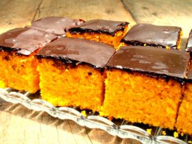 Bolo de Cenoura com Cobertura de Chocolate