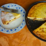 Bolo de maçã com passas, uma receita aromática e deliciosa