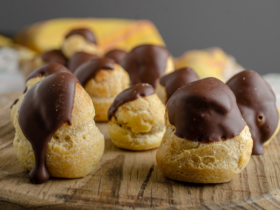 Dulce de Leche Cream Puffs: An Irresistible Brazilian Classic 12 Carolinas de Doce de Leite - A Receita Irresistível que Vai Te Surpreender