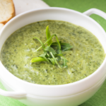 Creme de espinafre cremoso. Saudável e saboroso