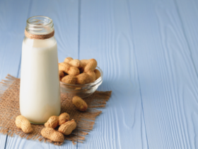 Leite de Amendoim. O leite vegetal mais barato e rico em proteínas