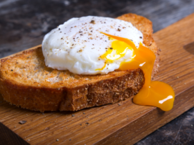 Easy Microwave Poached Egg: Perfect in 60 Seconds 6 Ovo Pochê de Micro-ondas: Um jeito fácil e rápido de preparar