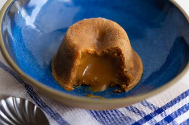 Quick Air Fryer Dulce de Leche Petit Gâteau (Ready in 8 Mins) 1 Petit Gâteau de Doce de Leite Assado na AirFryer: Pronto em 8 Minutos