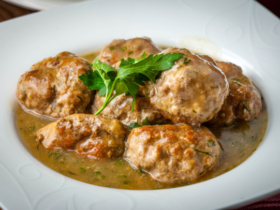 Pork Meatballs with Madeira Sauce Recipe: Try It Today! 15 Receita de Almôndega Suína ao Molho Madeira. Experimente
