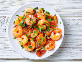 Receita de Camarão ao Alho e Óleo. Um Delicioso Prato Fácil de Preparar