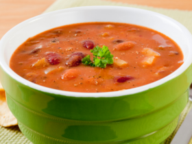 Hearty Bean and Vegetable Soup: A Comforting Classic 12 Sopa de Feijão com Legumes, um prato reconfortante