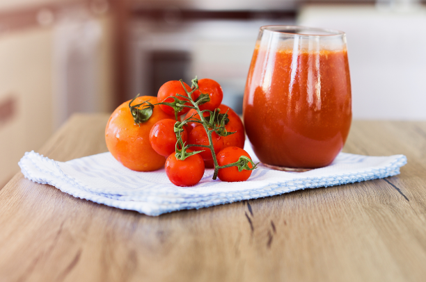 Suco de Tomate Apimentado: Uma Explosão Refrescante
