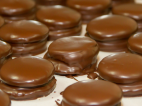 Easy 3-Ingredient Dulce de Leche Alfajores Recipe 12 Alfajor com apenas 3 ingredientes, super fácil e maravilhoso