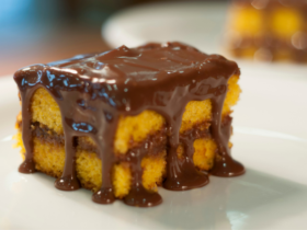 Chocolate-Stuffed Carrot Cake: A Delicious Flavor Explosion 6 Bolo de Cenoura Recheado com Barra de Chocolate: Uma Explosão de Sabores
