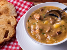 Brazilian Cassava and Beef Stew: A Heart-Warming Recipe 9 Caldo de Mandioca com Carne Cozida. Uma receita para aquecer o coração