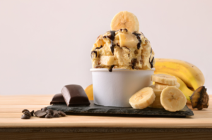 Delicioso e refrescante: Sorvete de banana com chocolate