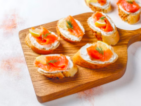 Elegant Smoked Salmon Canapés Recipe to Impress Your Guests 15 Deliciosos Canapés de Salmão para Surpreender seus Convidados