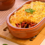Escondidinho de Mandioca com Carne Seca: Uma Delícia Reconfortante