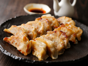 Authentic Homemade Gyoza Recipe: Easy Pork Dumplings 6 Guioza Chinês: Deliciosos Pastéis de Carne de Porco para Saborear