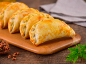 Pastel de forno com massa leve e crocante - Receita Imperdível