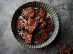 Easy Chocolate Brownie Recipe: A Simple, Delicious Dessert 6 Brownie de Nescau. Uma sobremesa fácil e acessível