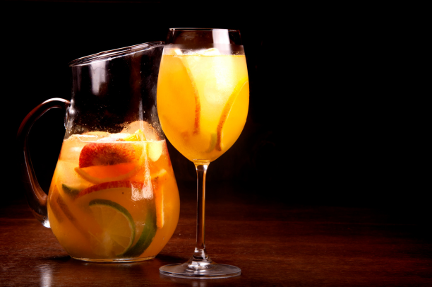 Refreshing White Wine Clericot: The Perfect Summer Drink 1 Clericot Refrescante Uma bebida Para os Dias Quentes