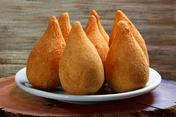 Coxinhas de Frango Recheadas com Requeijão - Experimente