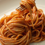 Aprenda a preparar um macarrão soltinho com molho gostoso