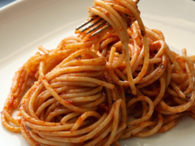 Aprenda a preparar um macarrão soltinho com molho gostoso