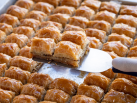 Baklava: Authentic Mediterranean Taste in Every Layer 15 Baklava: O Sabor Autêntico do Mediterrâneo em Cada Camada