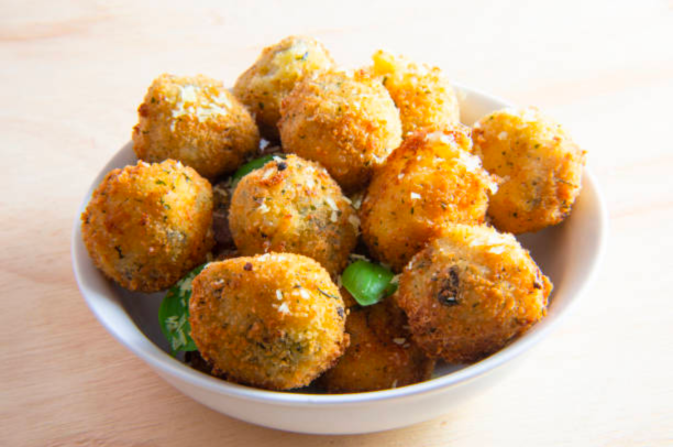 Rice and Ground Beef Fritters: The Best Way to Use Leftovers 1 Bolinho de Arroz com Carne Moída. Aproveite as sobras
